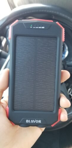 BLAVOR Solar Power Bank 10.000mAh. Portable Wireless Charger. 20W Fast Charging External Battery Pack with USB C for Cell Phones. Solar Panel Charging with Dual Flashlight for Camping photo review